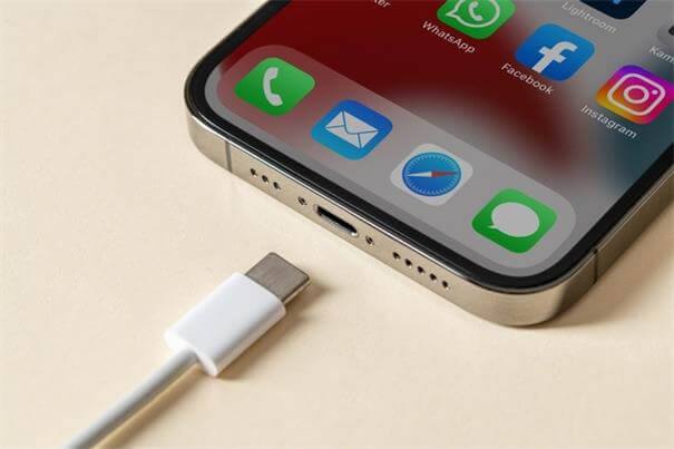 iphone usb c port