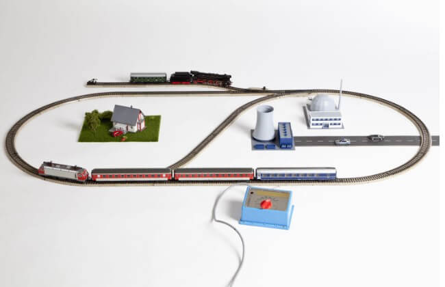 Use Model Railroad to hatch eggs without walking